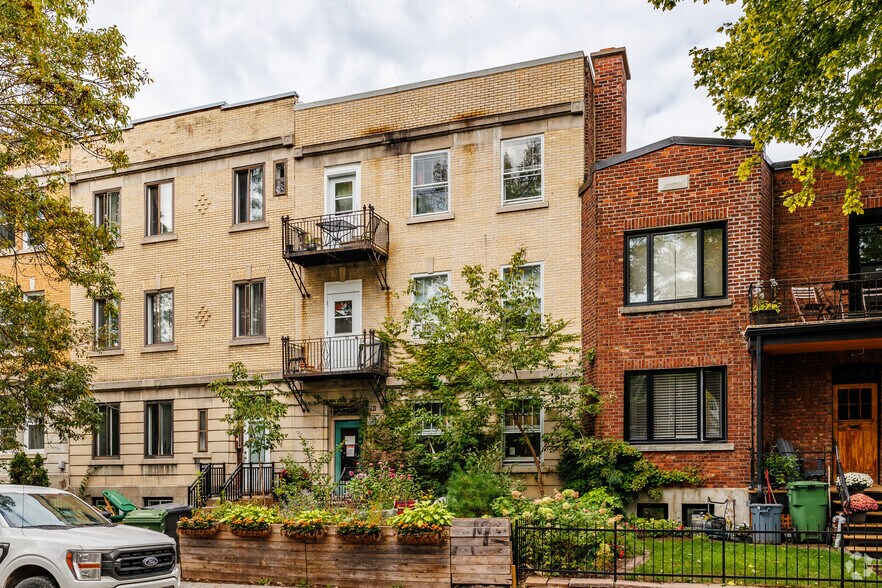 Primary Photo Of 2321 Av De Hampton, Montréal Apartments For Sale