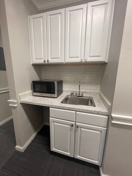 More Photos Of 225-261 Pinewood Dr, Tallahassee Office For Lease