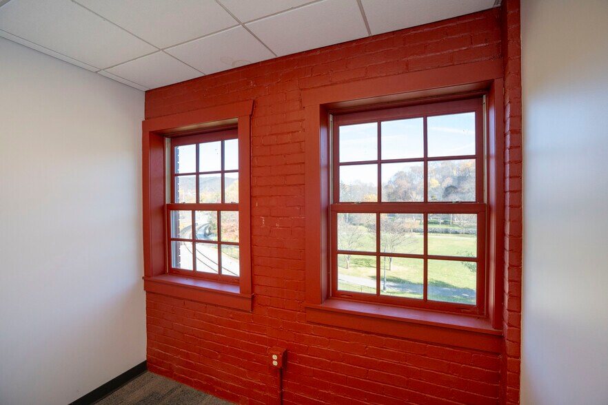 More Photos Of 100-256 Match Factory Pl, Bellefonte Medical For Lease