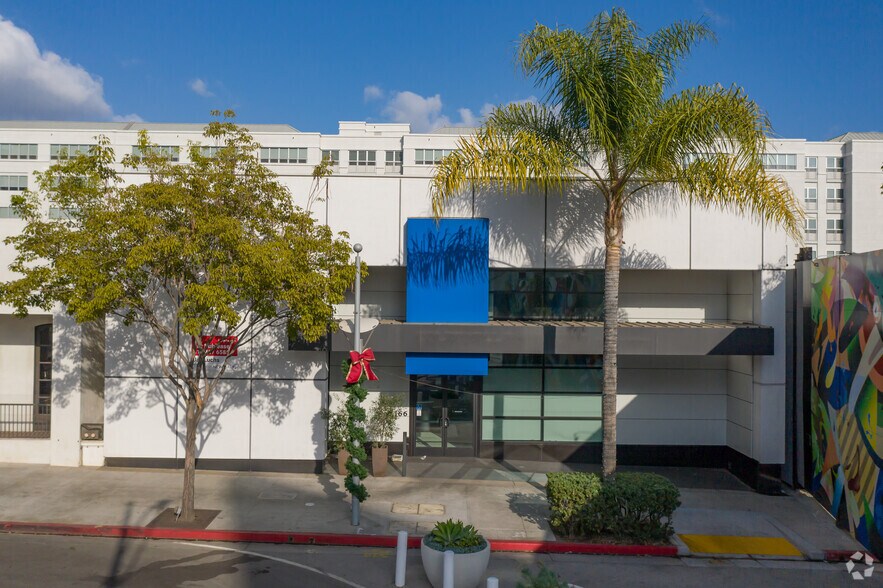 More Photos Of 166 N Canon Dr, Beverly Hills Office For Lease