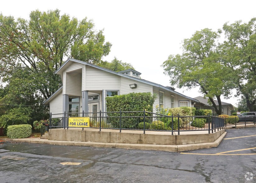 More Photos Of 515 E Court St, Seguin Office Residential For Lease