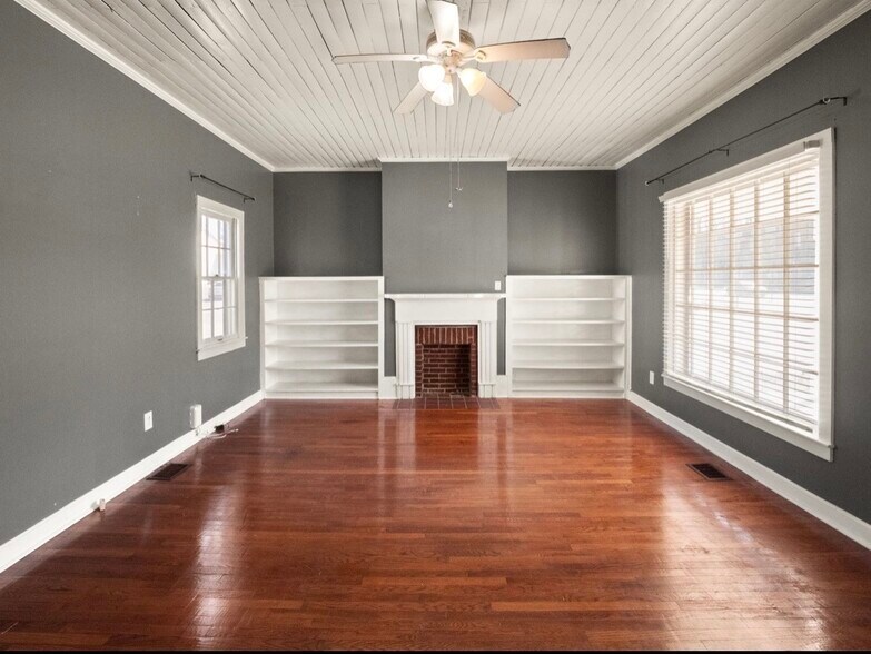 More Photos Of 615 E Main St, Scottsville Office For Sale