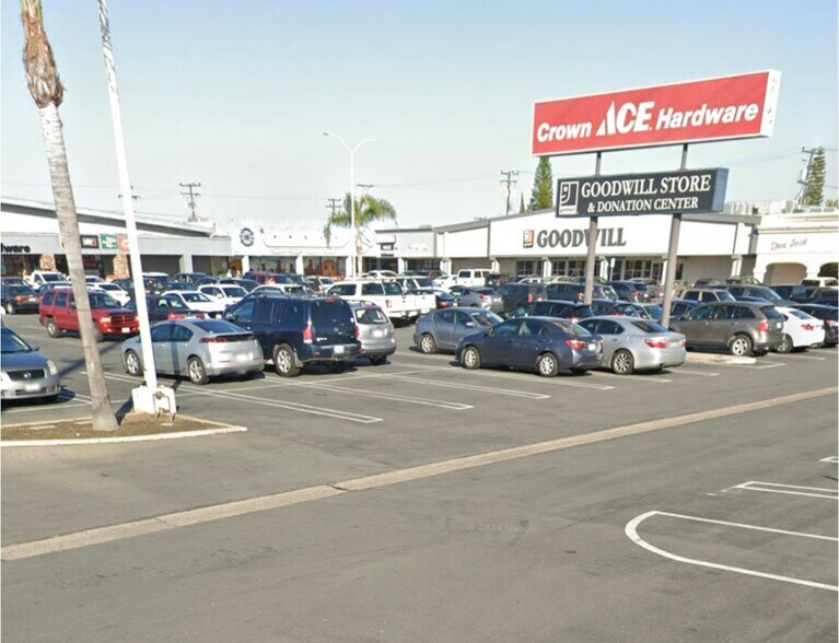 More Photos Of 9065 Adams Ave, Huntington Beach Unknown For Lease