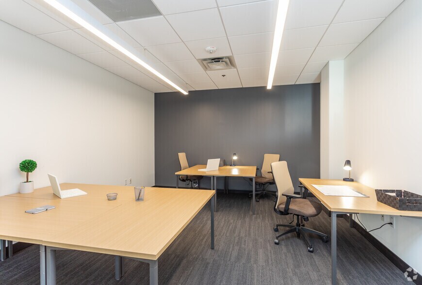 More Photos Of 600 Park Offices Dr, Durham Coworking Space