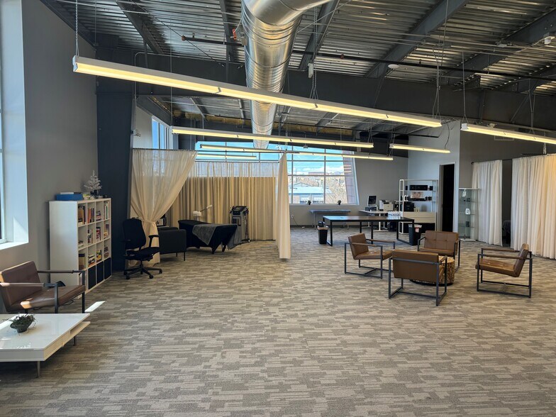 More Photos Of 11640 Teller St, Broomfield Light Distribution For Lease