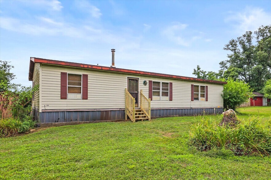 More Photos Of 333 Newcomer Rd, Windsor Veterinarian Kennel For Sale