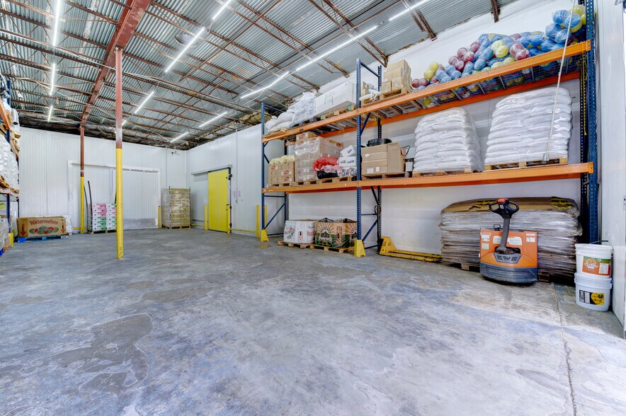 More Photos Of 7414 Domino Ln, Houston Light Distribution For Sale