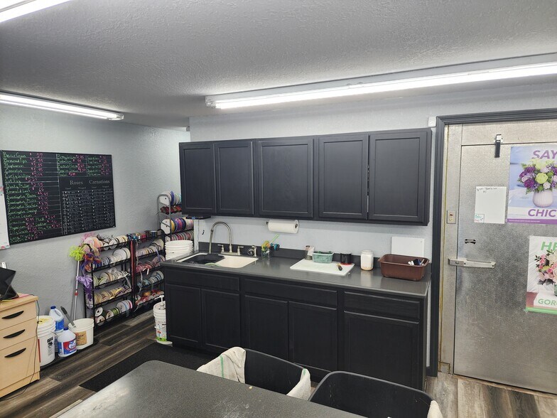 More Photos Of 1500 E Main St, Robinson Storefront For Sale