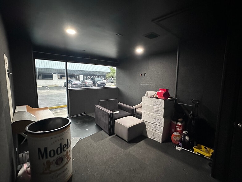 More Photos Of 10130-10188 NW 47th St, Sunrise Light Manufacturing For Sale