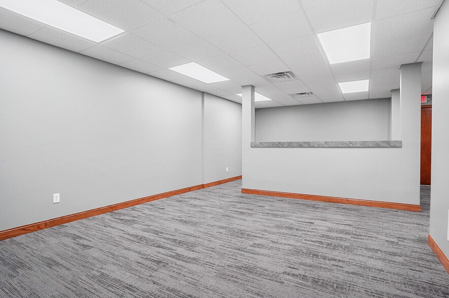 More Photos Of 1337 Commerce Dr, Stow Light Distribution For Sale