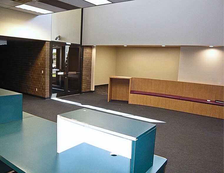 More Photos Of 450 E Main St, Othello Bank For Lease