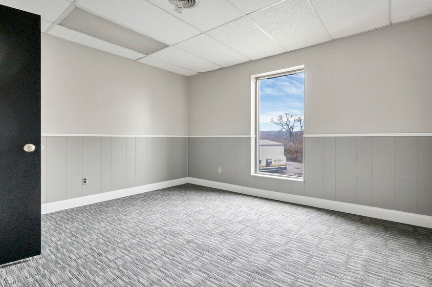 More Photos Of 2844 E River Rd, Dayton Office For Sale
