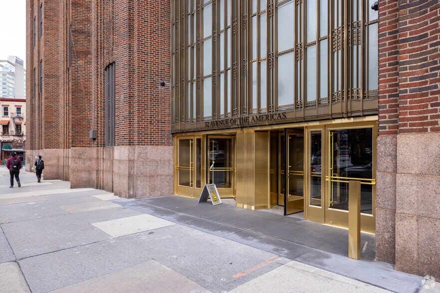 More Photos Of 32 Avenue of the Americas, New York Industrial For Lease