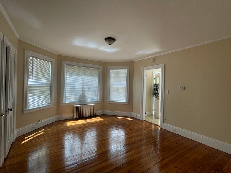 6493 Main St, Trumbull, CT 06611 Apartments For Sale