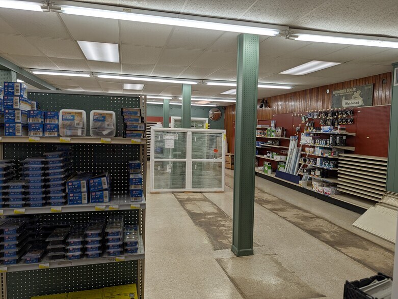 More Photos Of 612 Ball Street, Perry Storefront Retail Office For Sale