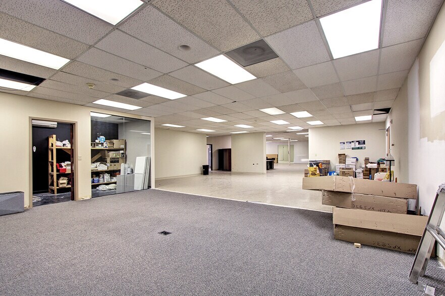 More Photos Of 10499 W Bradford Rd, Littleton Light Manufacturing For Sale