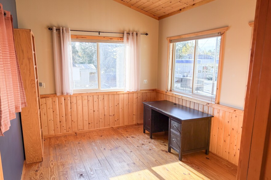 More Photos Of 338 NW 85th St, Seattle Office For Sale