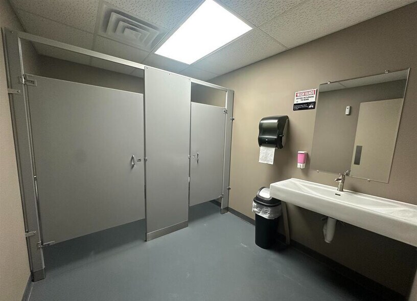 More Photos Of 504 Main St, Varna Restaurant For Sale