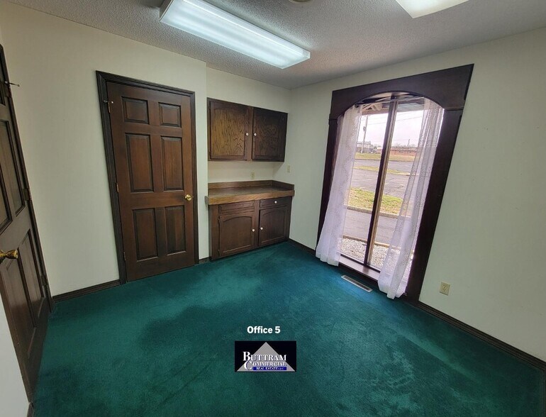 More Photos Of 3111 McClelland Blvd., Joplin Office For Sale