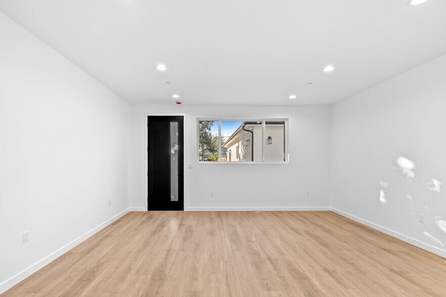 More Photos Of 6842 Cedros Ave, Van Nuys Apartments For Sale
