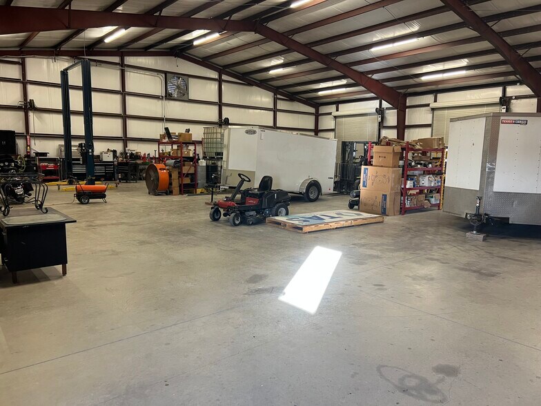 More Photos Of 2436 County Road 311, Jarrell Flex For Lease