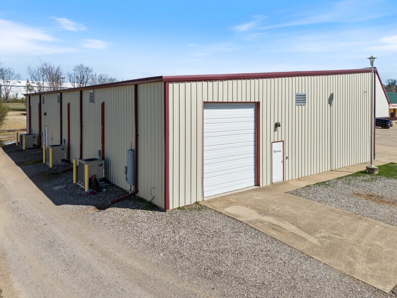 More Photos Of 2213-2217 Fayetteville Rd, Van Buren Storefront For Lease