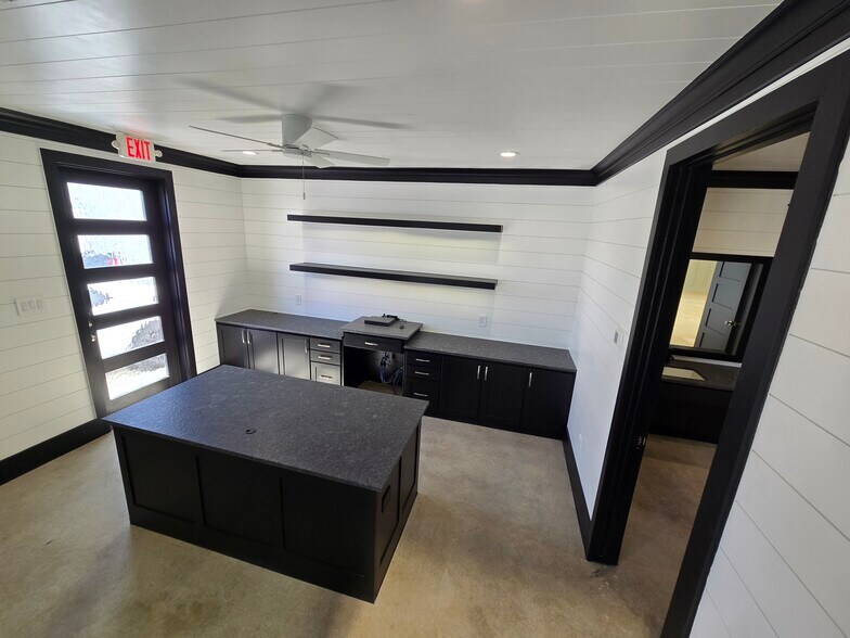 More Photos Of 7726 Harwell St, White Settlement Office For Lease