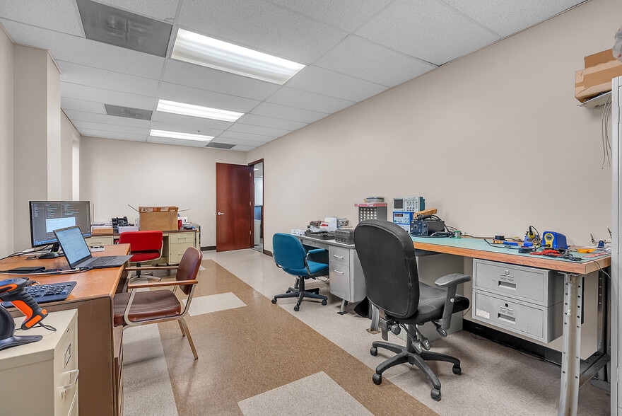 More Photos Of 197 Alder Dr, North Aurora Warehouse For Sale