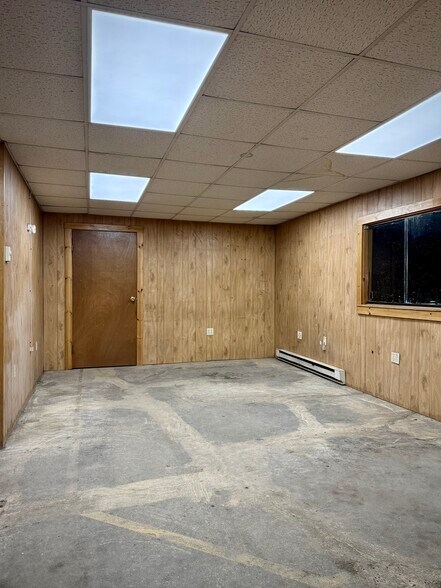 More Photos Of 21 Squires St, Cortland Warehouse For Lease