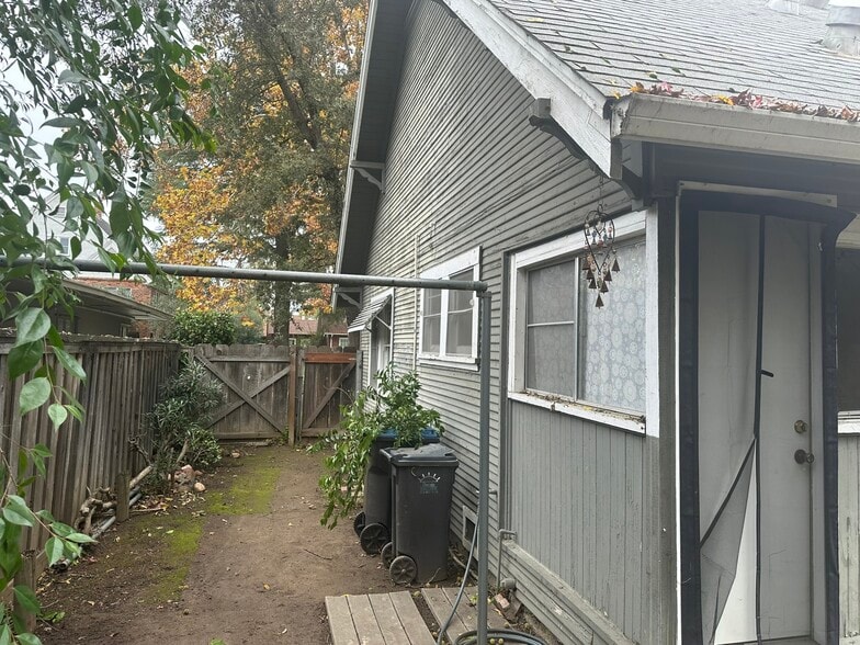 More Photos Of 150 W Stadium Dr, Stockton Apartments For Sale