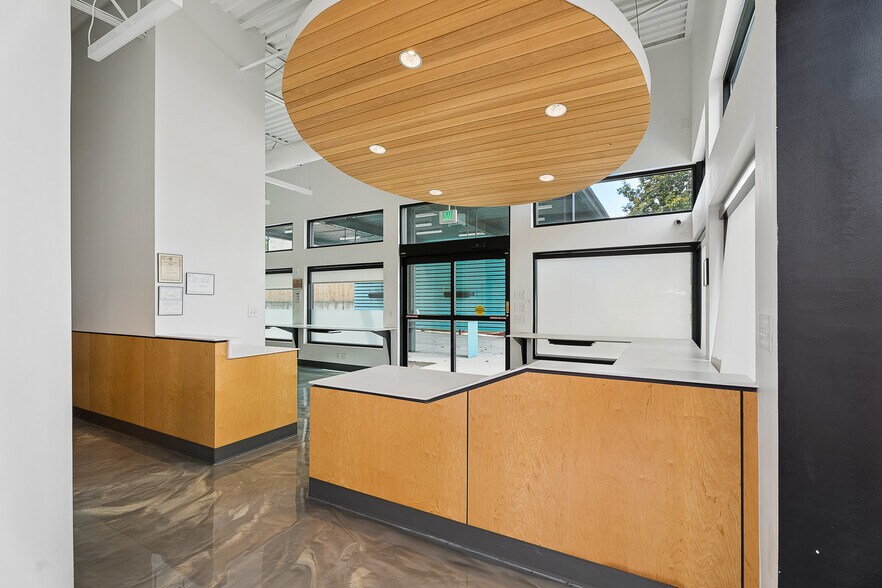 More Photos Of 1605 Howell Mill Rd NW, Atlanta Storefront Retail Office For Sale