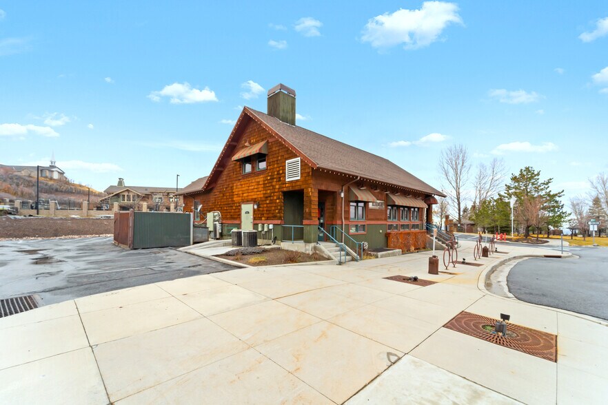 More Photos Of 14886 S Traverse Ridge Rd, Draper Restaurant For Sale