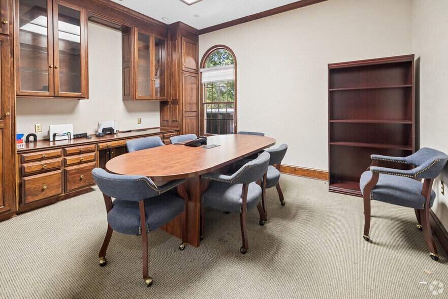 More Photos Of 2718 N Oak St, Valdosta Medical For Sale