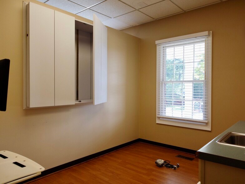 More Photos Of 3218 Mill St, Covington Medical For Sale