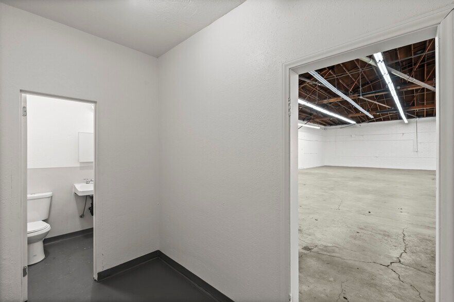 More Photos Of 3301 Maple Ave, Los Angeles Unknown For Lease