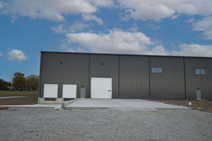 More Photos Of 6 Ringle Ave, Wabash Distribution For Lease