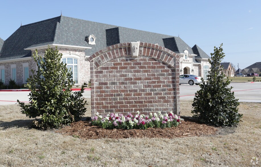 More Photos Of 115 Park Place Blvd, Waxahachie Office For Sale