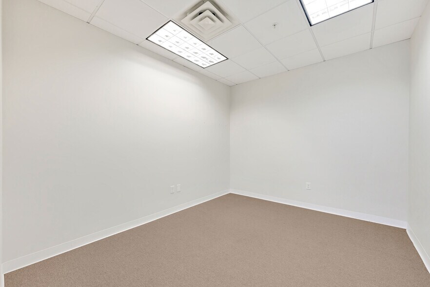 More Photos Of 7900 N Sam Houston Pky W, Houston Office For Lease