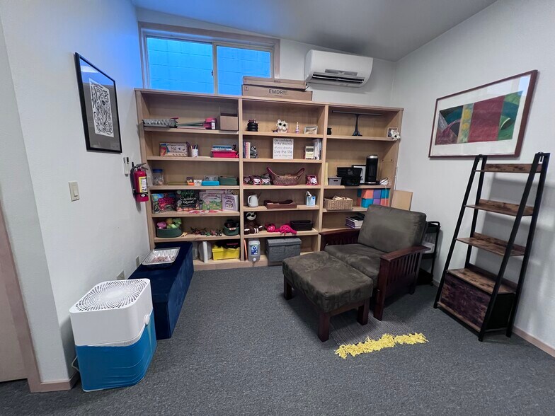 More Photos Of 7010 35th Ave NE, Seattle Office Residential For Lease