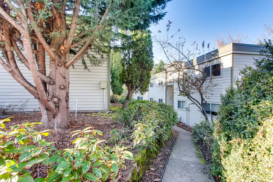 More Photos Of 4147-4153 SE 37th Ave, Portland Apartments For Sale