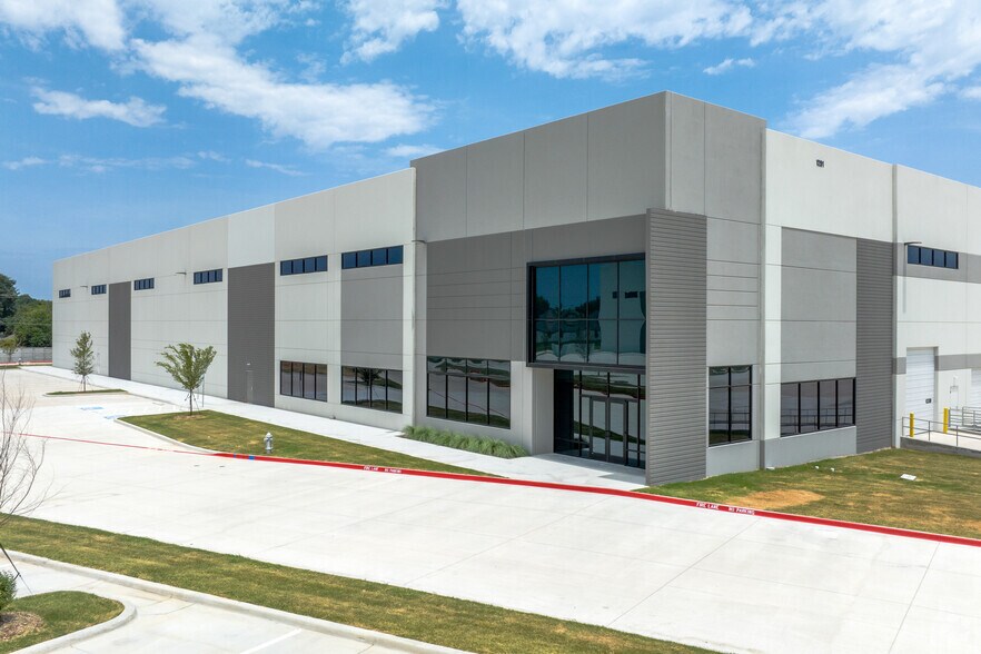 More Photos Of 1151 Heritage Pky, Mansfield Unknown For Lease