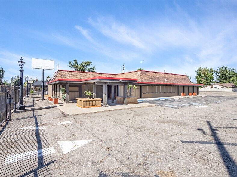 More Photos Of 2814 N Maroa Ave, Fresno General Retail For Sale