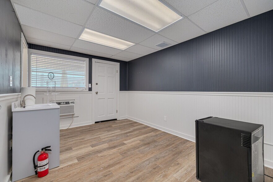 More Photos Of 132 7th Ave S, Safety Harbor Restaurant For Sale