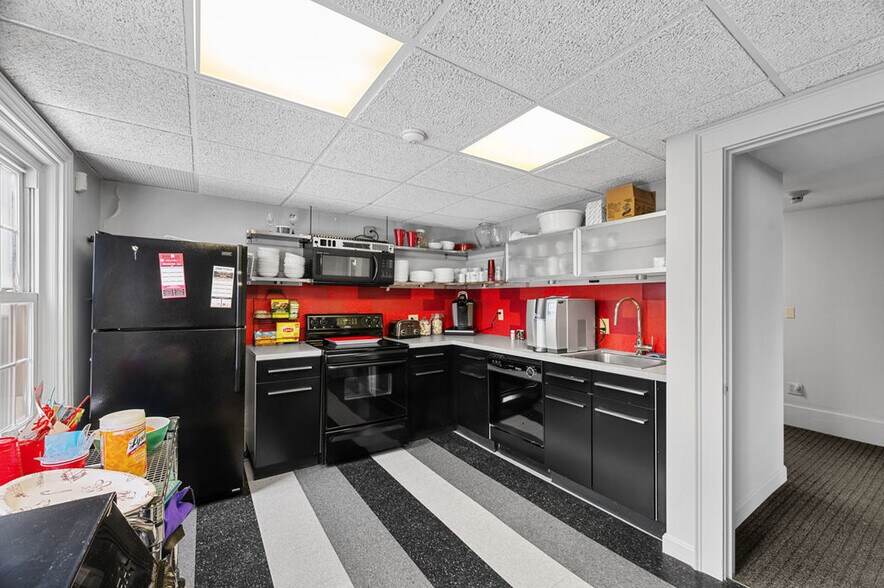 More Photos Of 26 Parker St, Newburyport Loft Creative Space For Lease