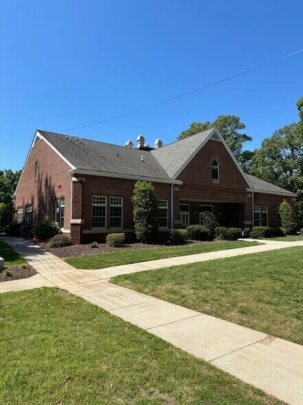 Primary Photo Of 107 Grannis Ln, Statesville Lodge Meeting Hall For Lease