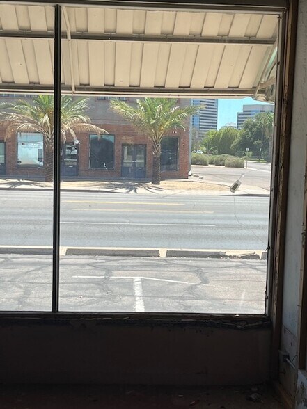 More Photos Of 2810 N 7th Ave, Phoenix Storefront For Lease