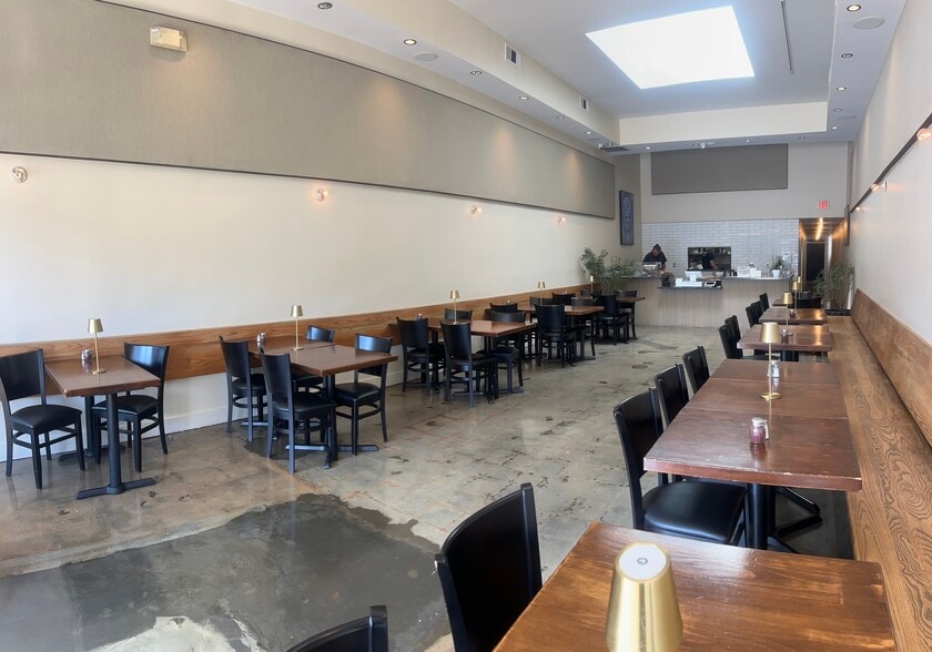 More Photos Of 433 N Fairfax Ave, Los Angeles Restaurant For Lease