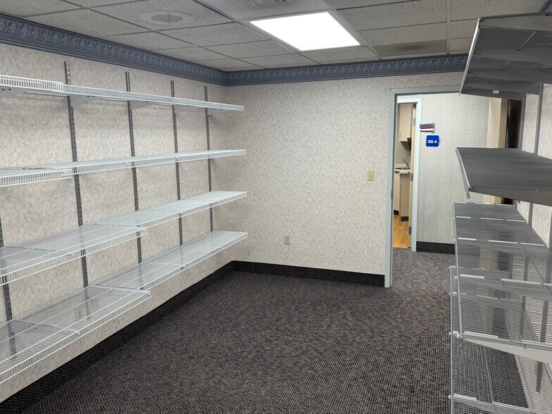 More Photos Of 1501 N Water St, Decatur Office For Sale