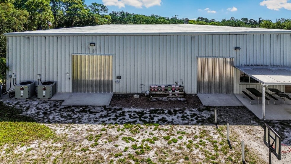 More Photos Of 1601 NE Success Dr, Jensen Beach Manufacturing For Sale