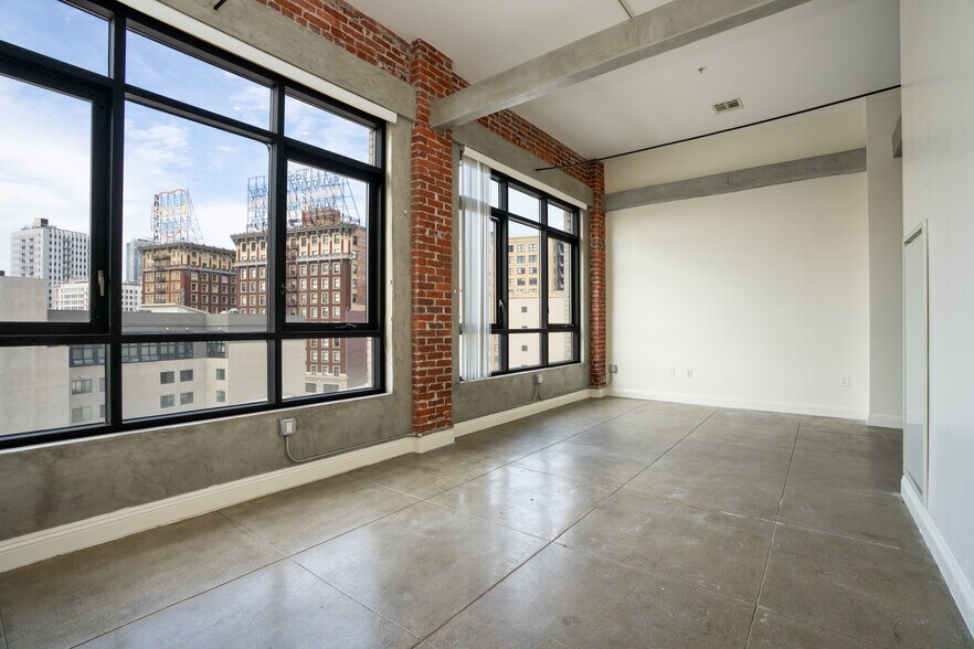 More Photos Of 117 Winston St, Los Angeles Apartments For Sale